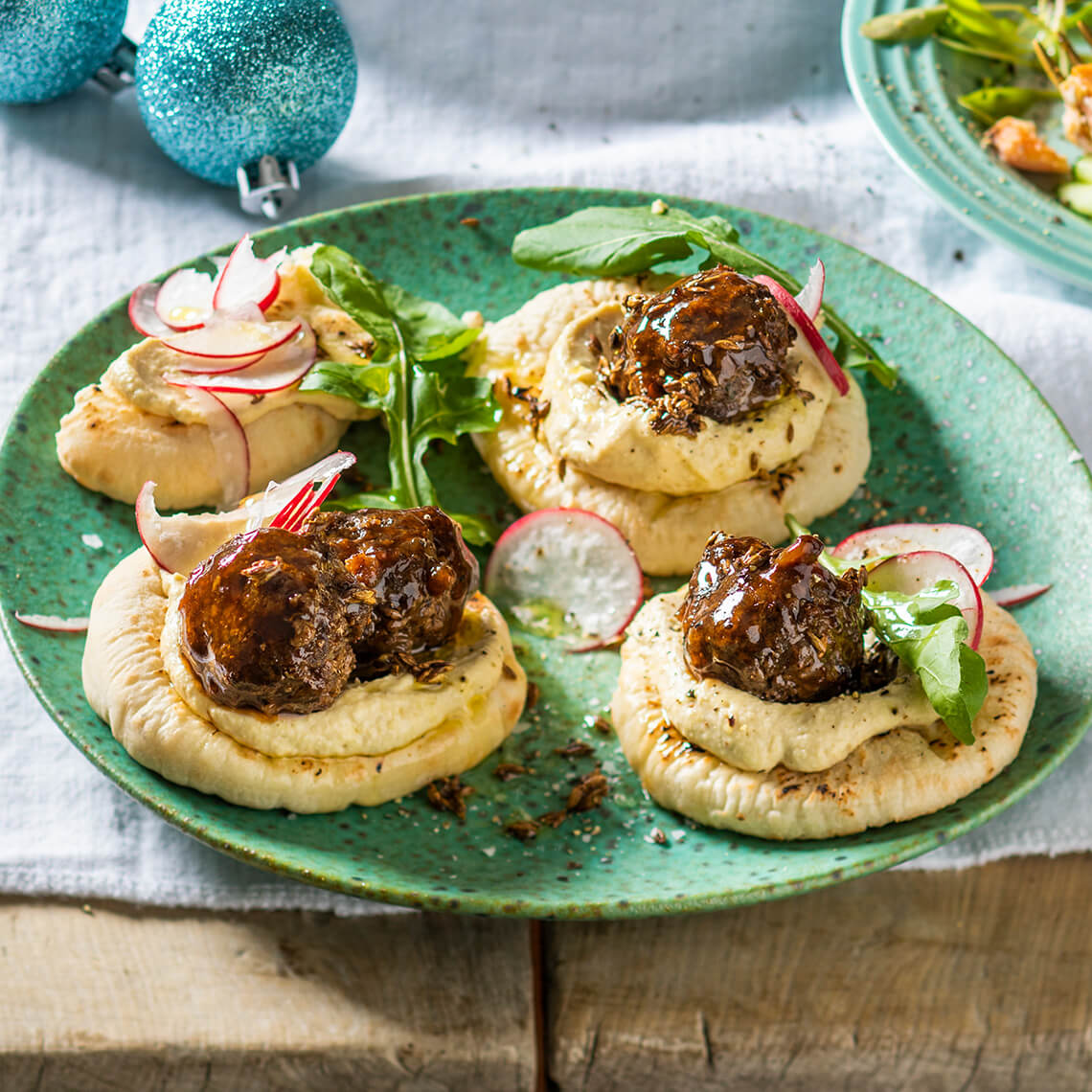 Meatball and hummus pitas